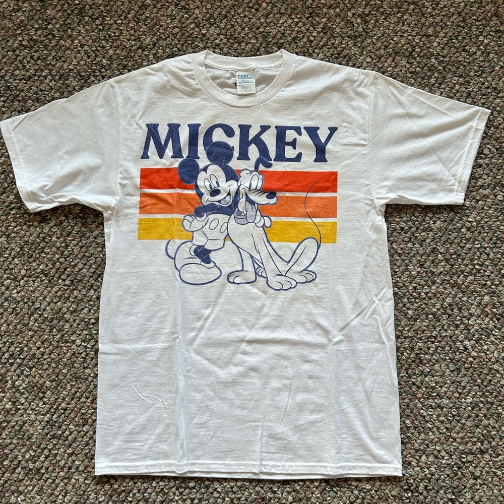 MICKEY MOUSE AND PLUTO t-shirt.